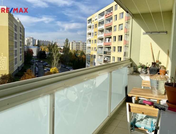 Prodej zrekonstruovaného bytu 3+kk s lodžií, Praha 5 - Stodůlky