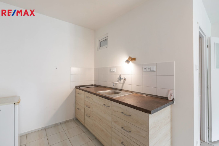 Pronájem bytu 1+kk, 40 m², Praha Letňany