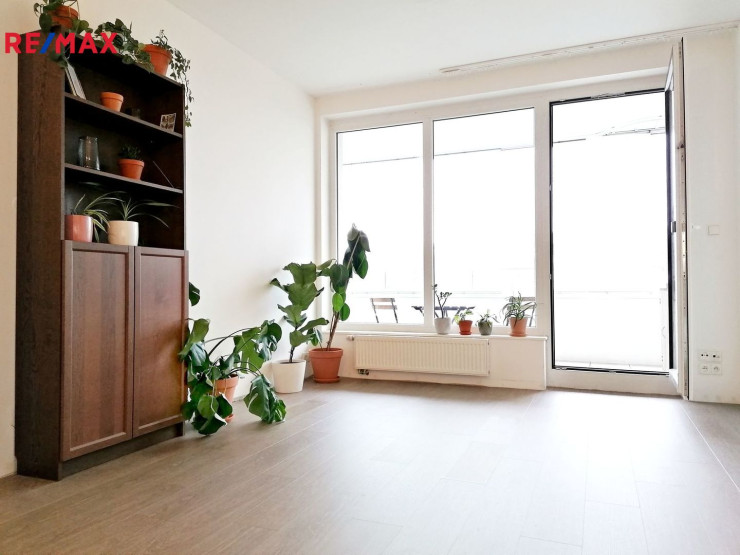 Prodej pěkného světlého bytu 2+kk s lodžií, Praha 4 - Modřany