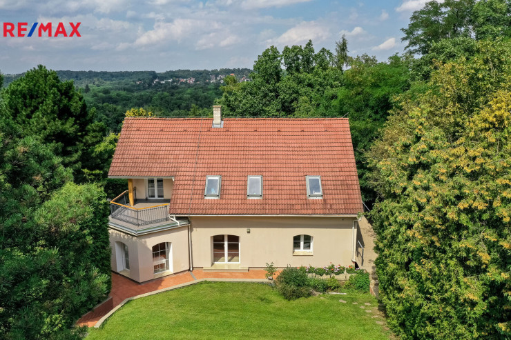 Prodej rodinného domu s rozlehlou zahradou, Zdiby