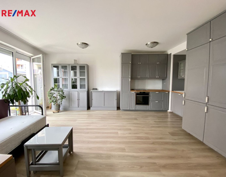 Pronájem bytu 2+kk 56,6 m² se zahradou + terasou 52,5 m2