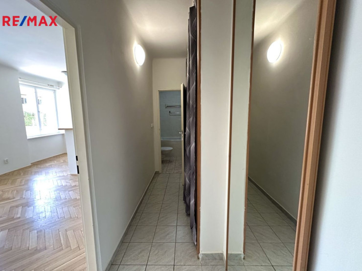 Prodej pěkného světlého bytu 1+kk, 29 m2, Praha 4 - Nusle