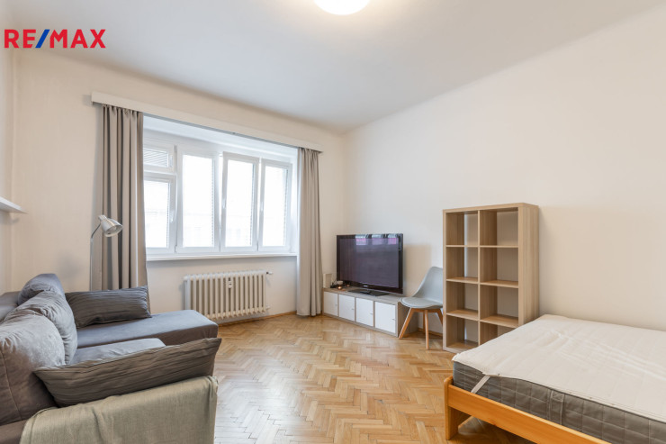 Prodej bytu 2+kk 39 m², Praha - Podolí, Nedvědovo náměstí