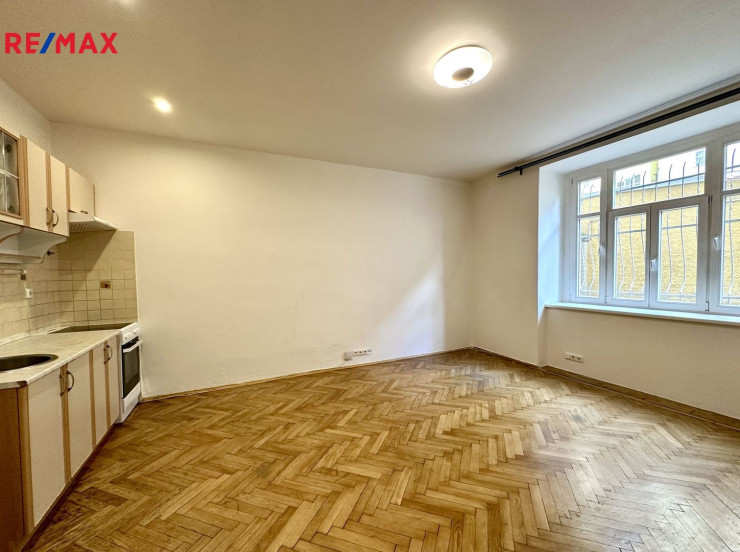 Pronájem bytu 1+kk, 33 m2, Praha