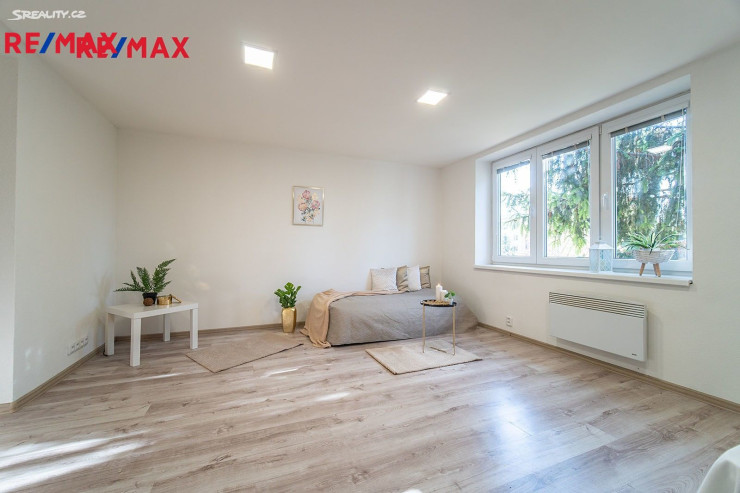 Pronájem bytu 2+kk, 34 m2, Praha