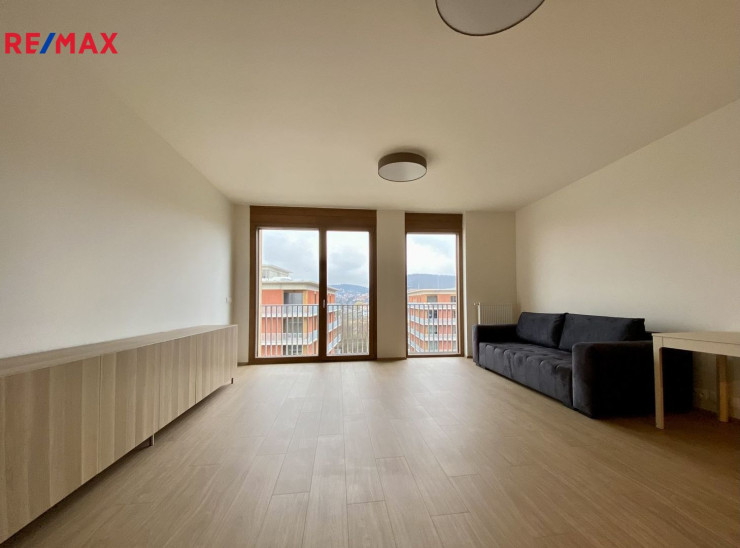 Krásný nový byt 1+kk s balkonem, sklepem i garážovým stáním, Praha 4 - Modřany
