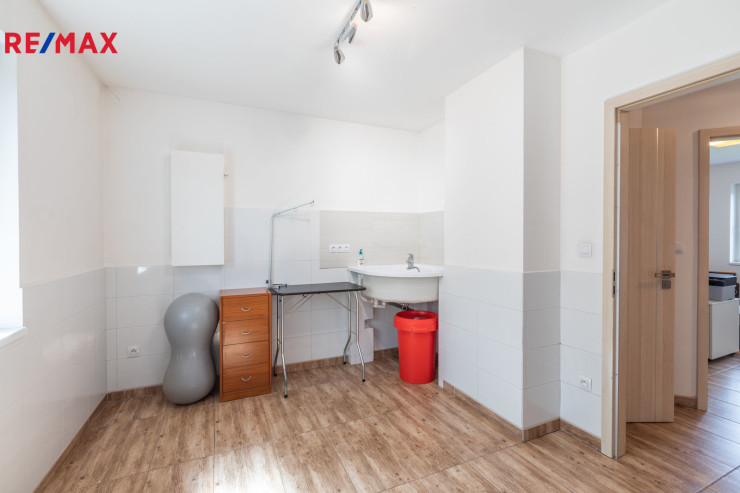 Pronájem rodinného domu 4+kk, 175 m² se zahradou 182 m², Kostelní Lhota