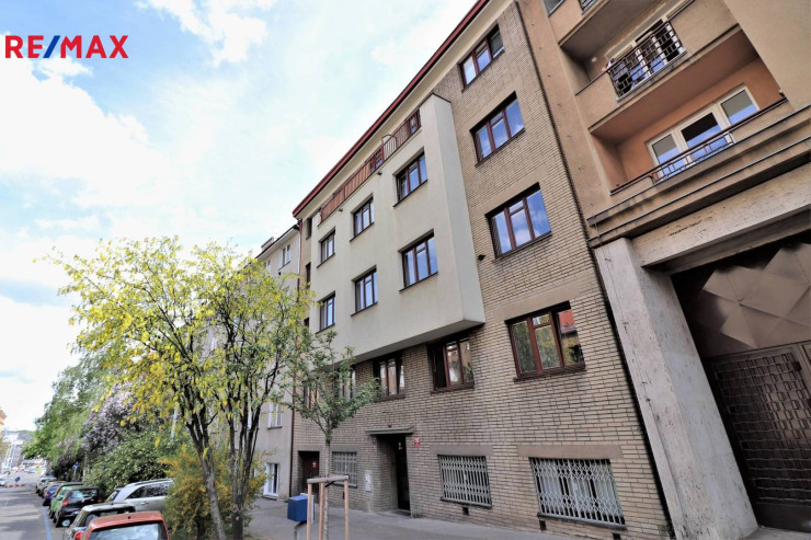 Pronájem bytu 2+kk, se sklepem u metra Dejvická, Praha 6