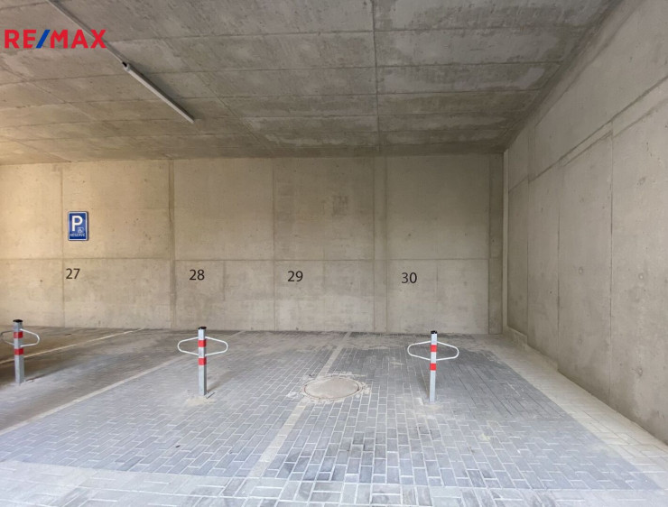 Pronájem garážového stání, 20 m2, Praha