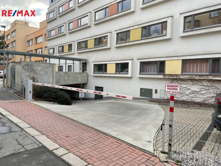 Nájem garážového stání, Praha 5 - Smíchov