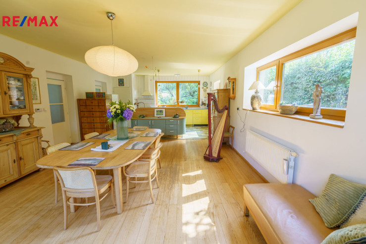 Nabídka rodinného domu 5+2 se zahradou 1040 m2, Svárov