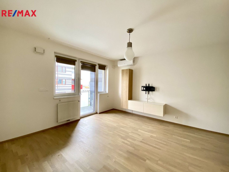 Pronájem bytu 2+kk, 58 m2, Praha