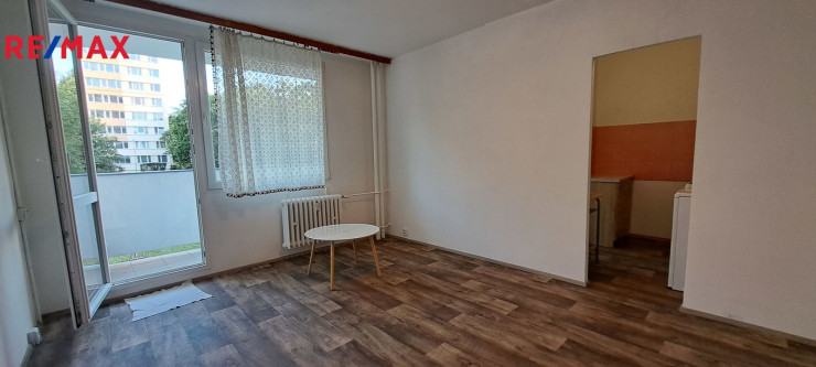 Pronájem světlého bytu 1+1, 40 m2 s lodžií, Praha 4 - Krč