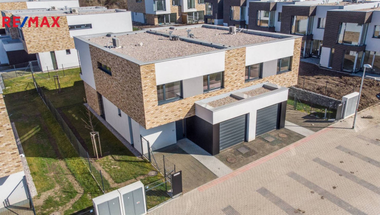 Nadstandardní rodinný dům ve Stodůlkách k pronájmu