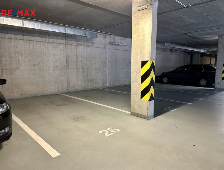 Prodej garážového stání, 12 m2, Praha