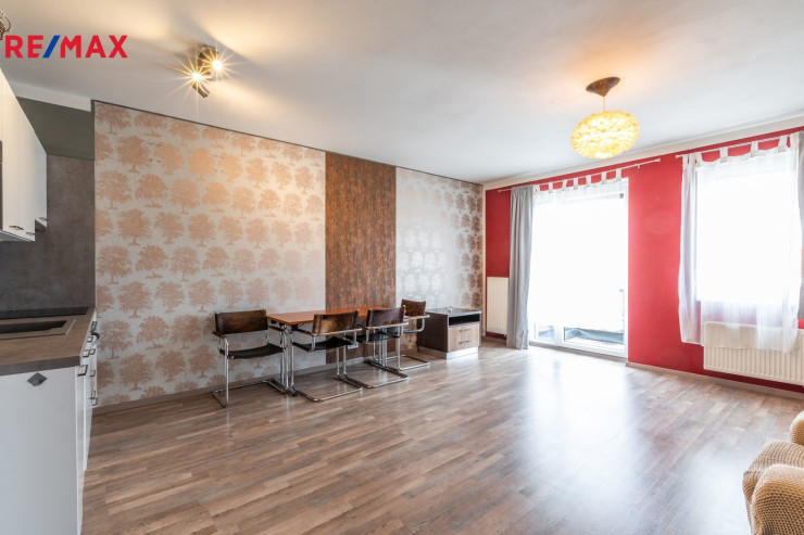 Pronájem klidného světlého bytu 1+kk 38m2