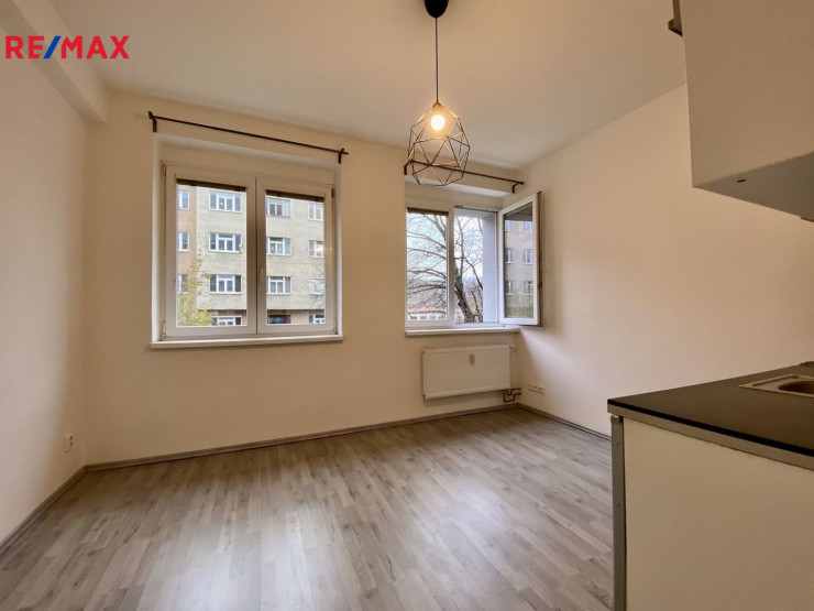 Pronájem 1+kk, 20 m2, Praha 9 - Libeň