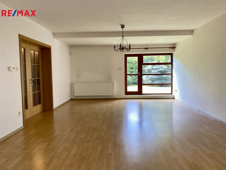 Řadový rodinný dům 5+1 ve vilové čtvrti Průhonic