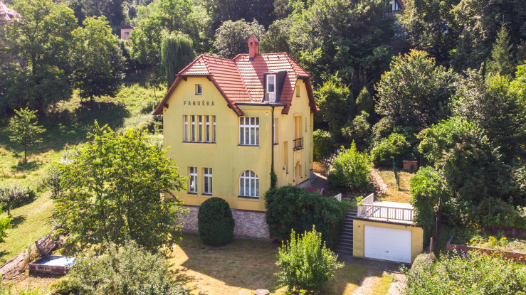 Secesní vila v malebném údolí Berounky, na rozhraní Všenor a Dobřichovic