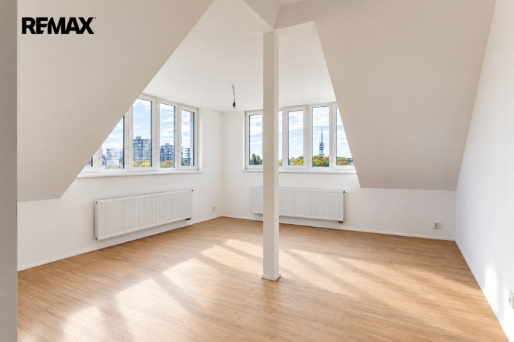 Rohový 2+kk/sklep 47,7 m² OV cihla výtah jih západ výhled Jeseniova metro A Želivského 5 min