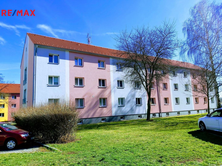 Prodej kompletně zrekonstruovaného bytu 1+1 se sklepem, Stochov