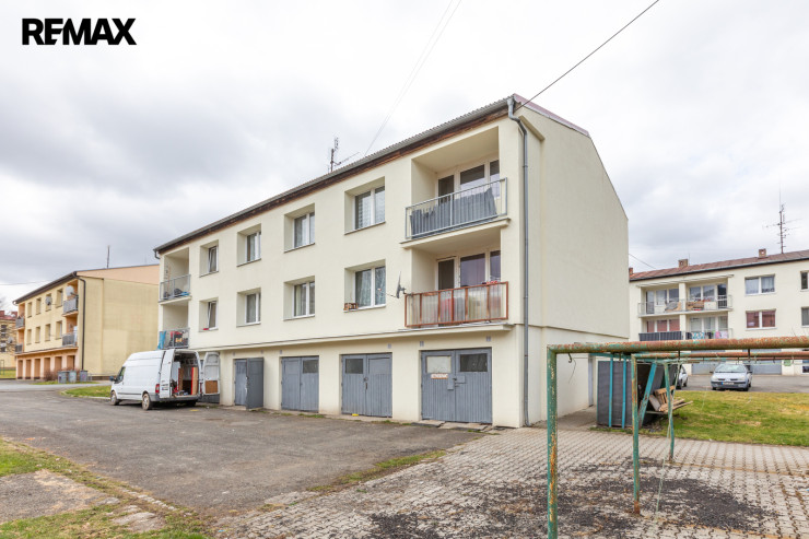 Činžovní dům se 6 byty a 6 garážemi v obci Rybník