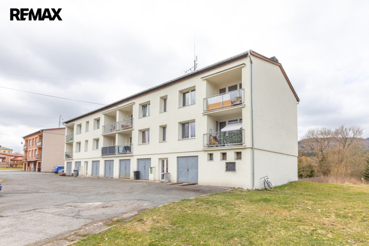 Činžovní dům se 4 byty a 4 garážemi v Rybníku u Domažlic