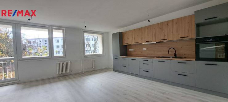Pronájem krásného bytu 3+kk s lodžií a sklepem, Praha 8 - Kobylisy
