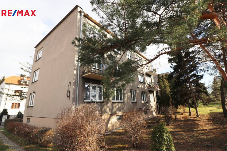Pronájem bytu 2+1 s balkonem o výměře 55 m2, Praha 10, Strašnice