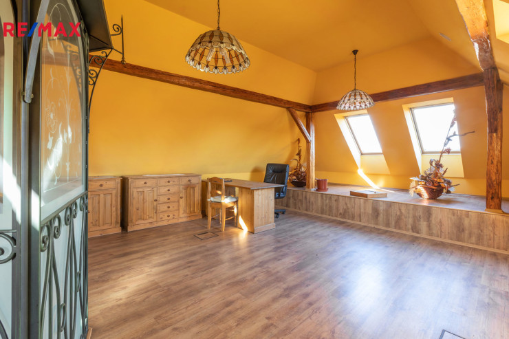 Pronájem kancelářských prostor 85 m², Podlusky