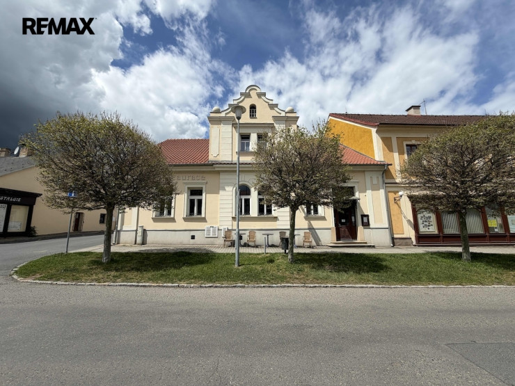 Prodej multifunkčního komerčního objektu s restauračním provozem a bytem – Radnice