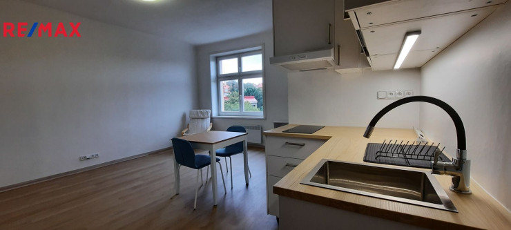 Pronájem pěkného bytu 1+kk ve Vršovicích, Praha 10