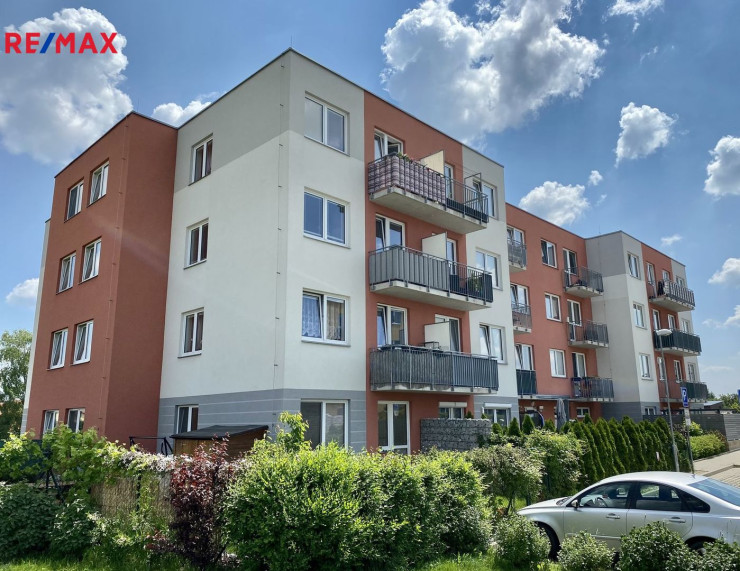 Pronájem bytu 2+kk s balkonem, Jesenice